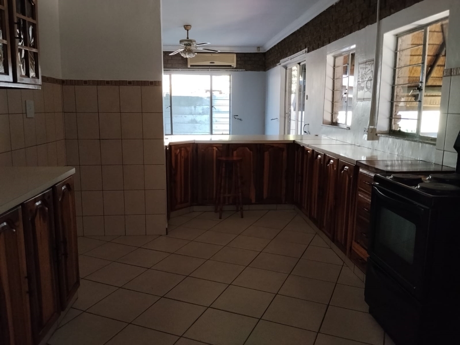 To Let 3 Bedroom Property for Rent in Oos Einde North West